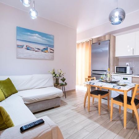 Family Apartment Near Port Пирей Экстерьер фото