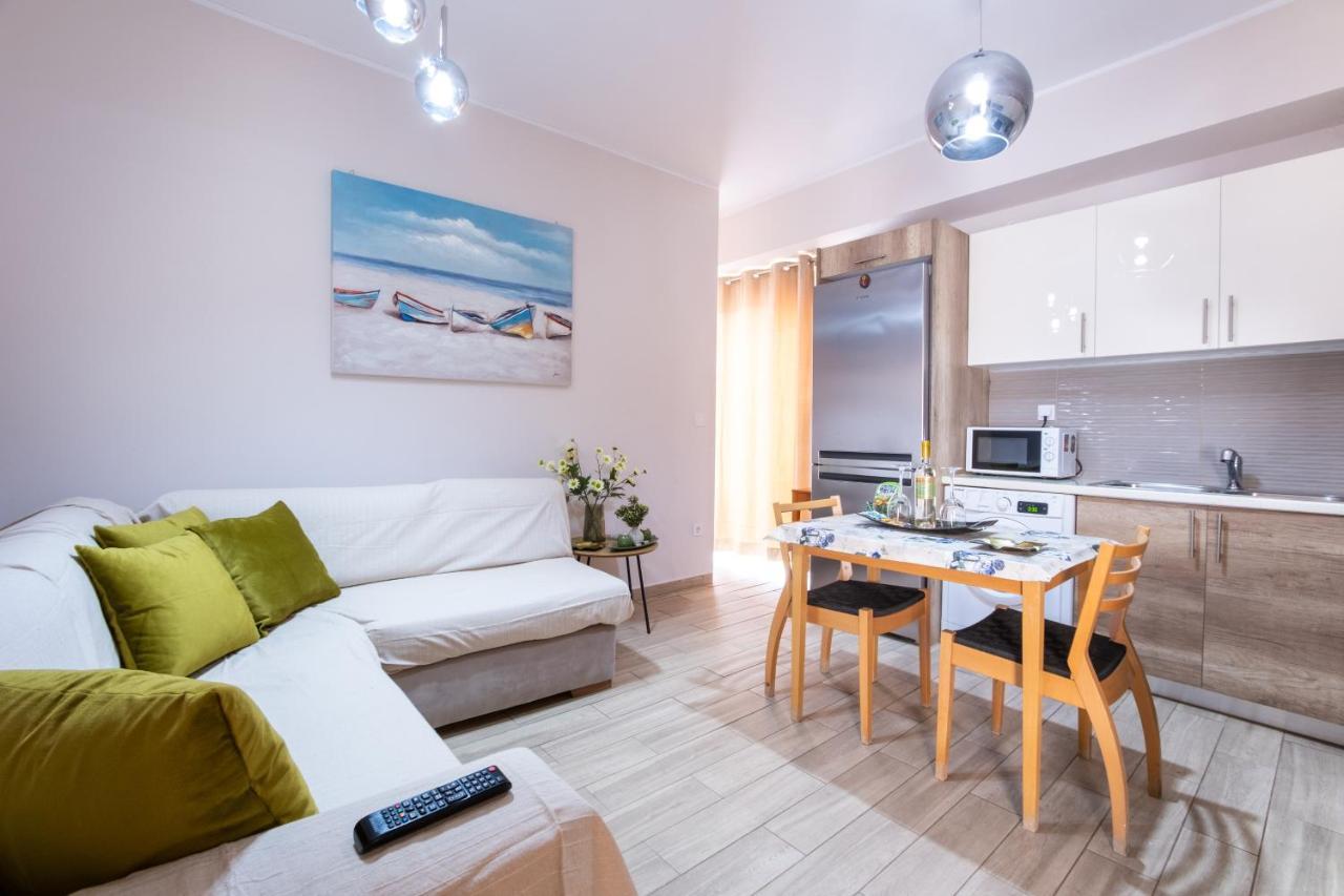 Family Apartment Near Port Пирей Экстерьер фото