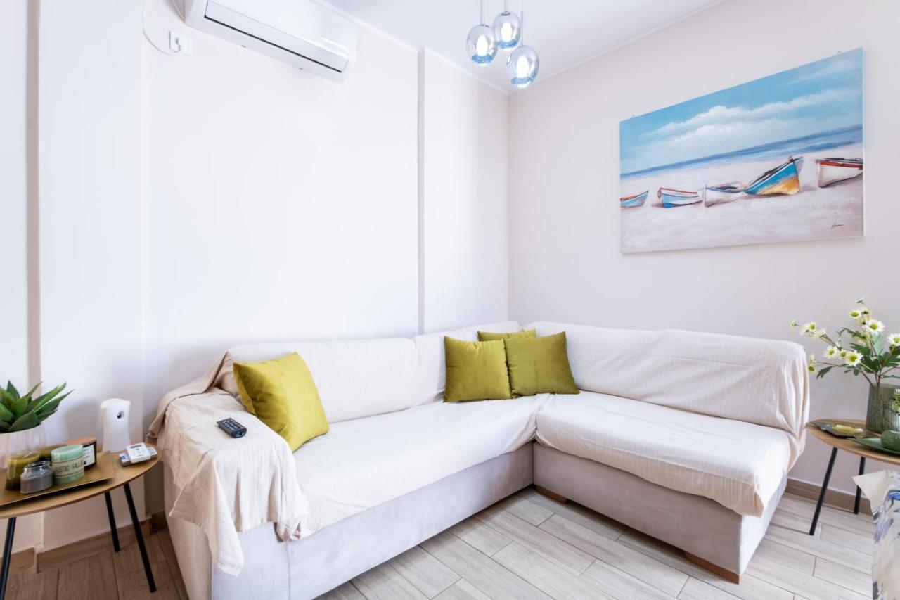 Family Apartment Near Port Пирей Экстерьер фото