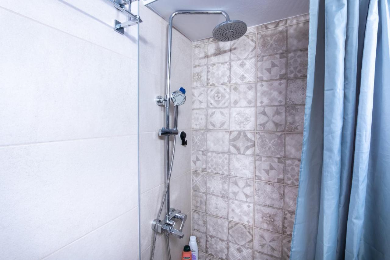 Family Apartment Near Port Пирей Экстерьер фото