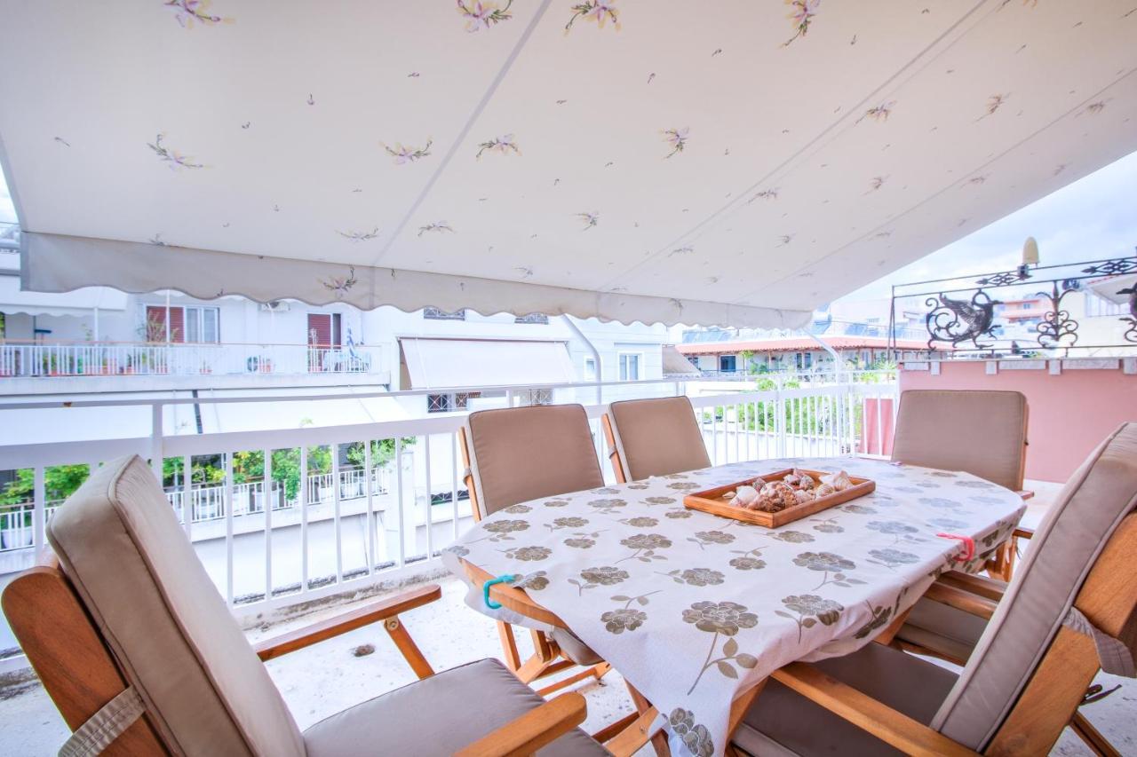 Family Apartment Near Port Пирей Экстерьер фото